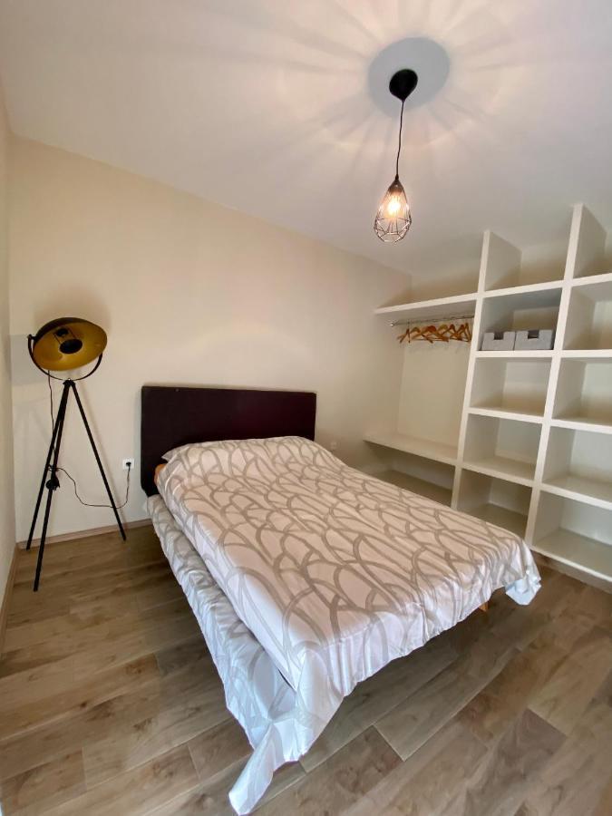 Apartment With Balcony And Free Parking Zadar Exteriör bild